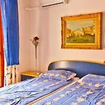 Cozy Flat For Four Guests Just Steps From The Sea *
