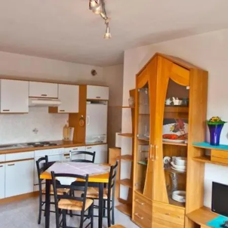 Cozy Flat For Four Guests Just Steps From The Sea Градо