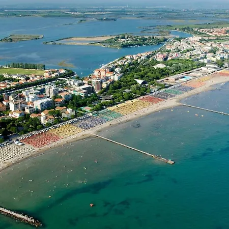 Cozy Flat For Four Guests Just Steps From The Sea * Градо