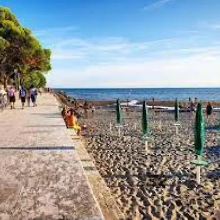 Апартаменты Cozy Flat For Four Guests Just Steps From The Sea Градо