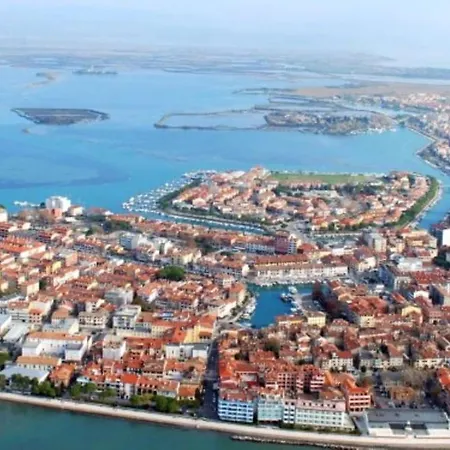 Апартаменты Cozy Flat For Four Guests Just Steps From The Sea Градо